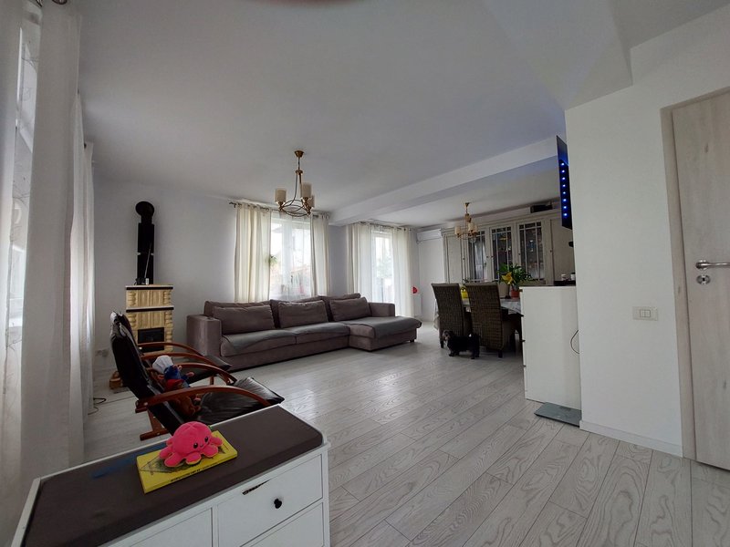 Domnesti, vila, panouri solare 6kw noi