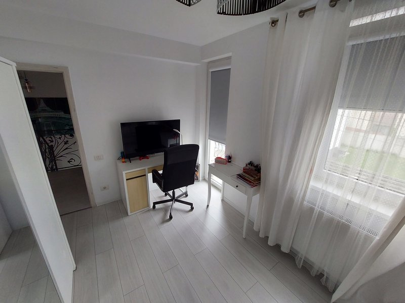 Domnesti, vila, panouri solare 6kw noi